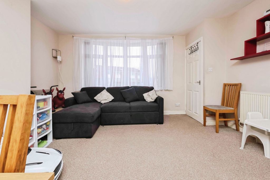 Property photo 2 of 15 Lounge