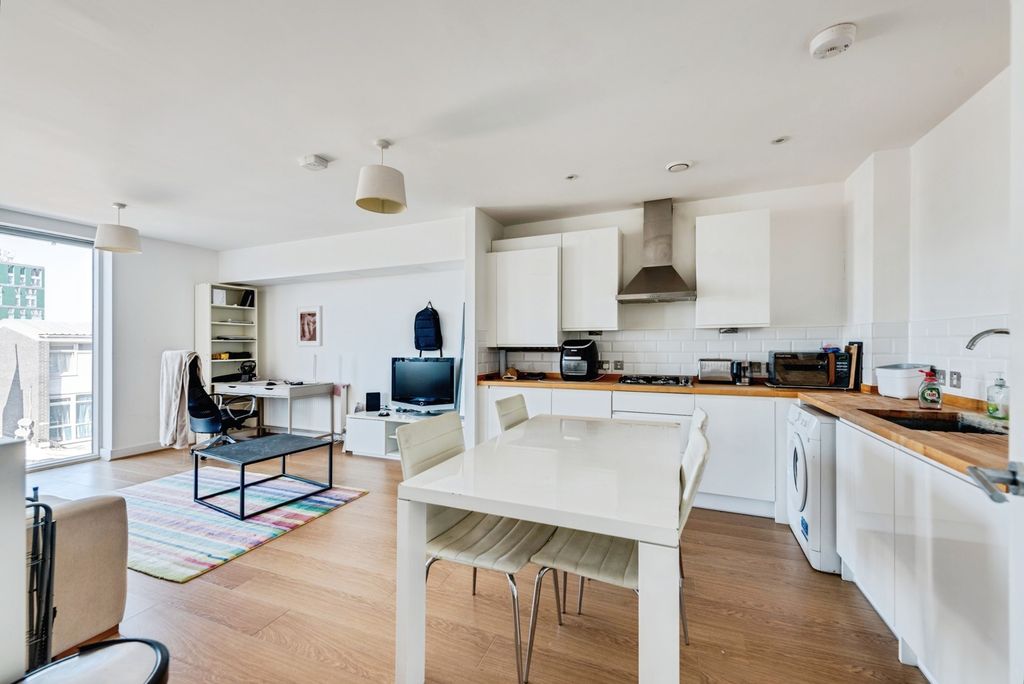 Property photo 3 of 10 Pbox-Img.Jpg
