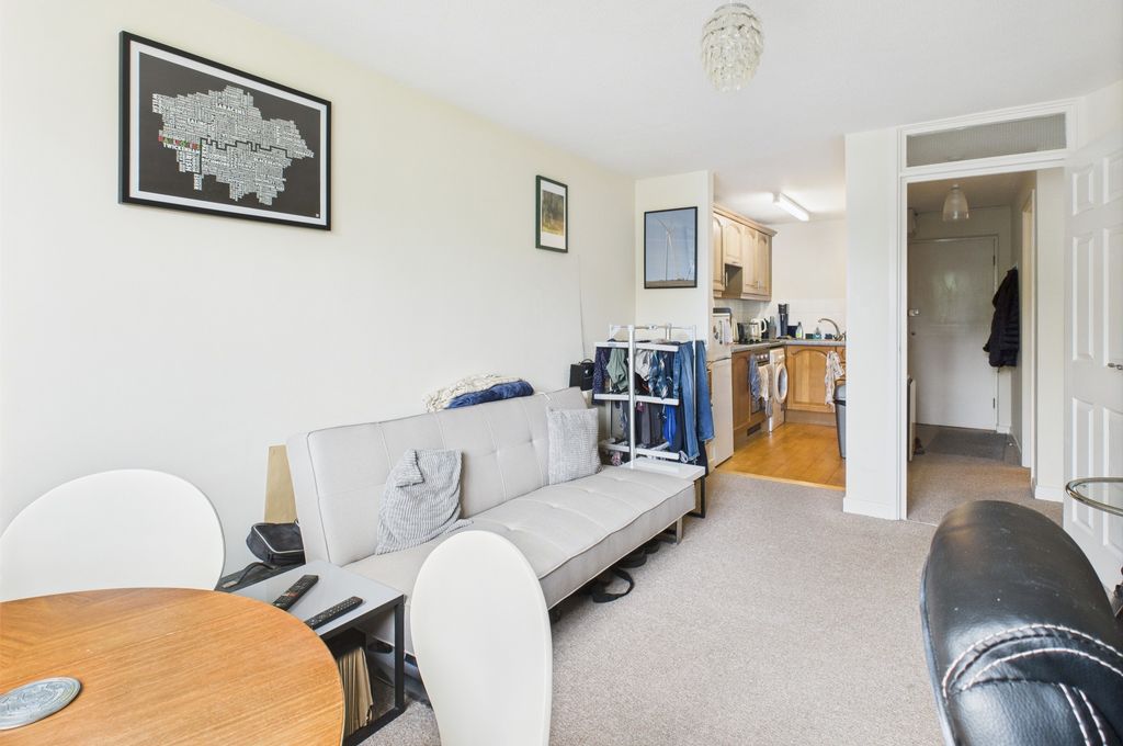 Property photo 3 of 10 Cam02545G0-Pr0454-Still002