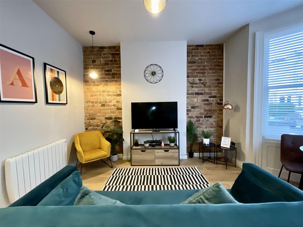 Property photo 3 of 9 20A94464-6B07-4337-9C67-Ac499D397939.Jpeg