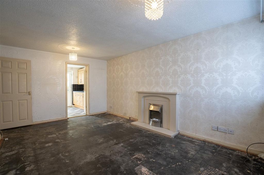 Property photo 2 of 12 Lounge