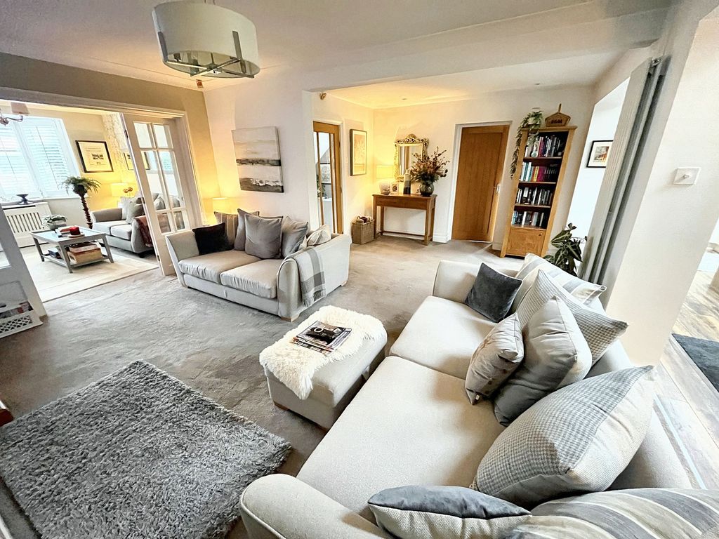 Property photo 3 of 40