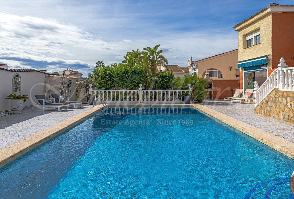 Property photo 2 of 44