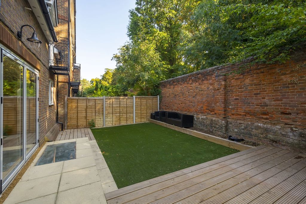 Property photo 3 of 19 King George Squar...