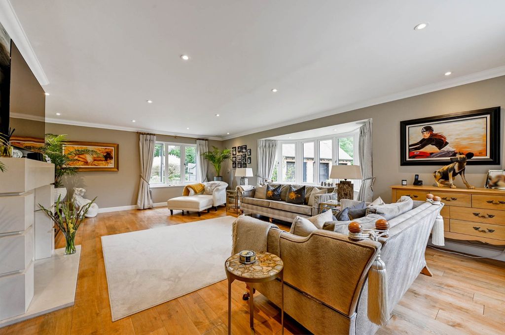 Property photo 3 of 18 Drawing Room