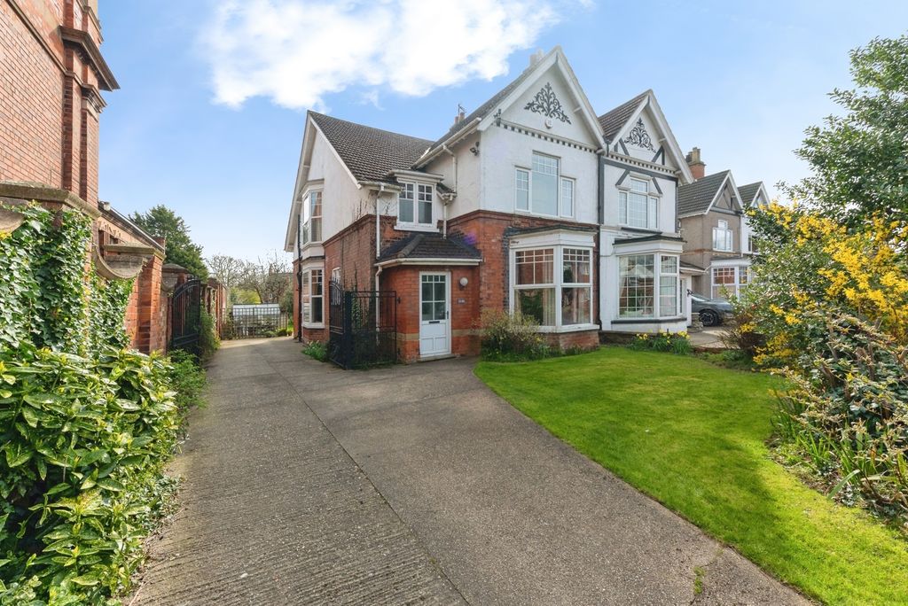 Property photo 1 of 12 Photo