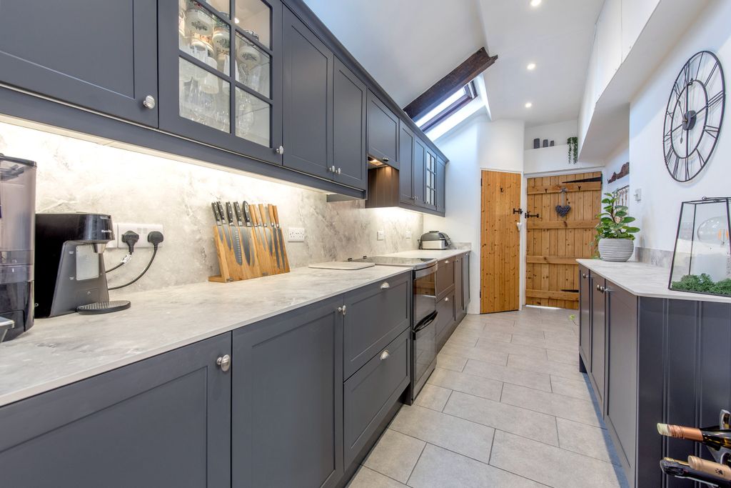 Property photo 3 of 29 Kitchen