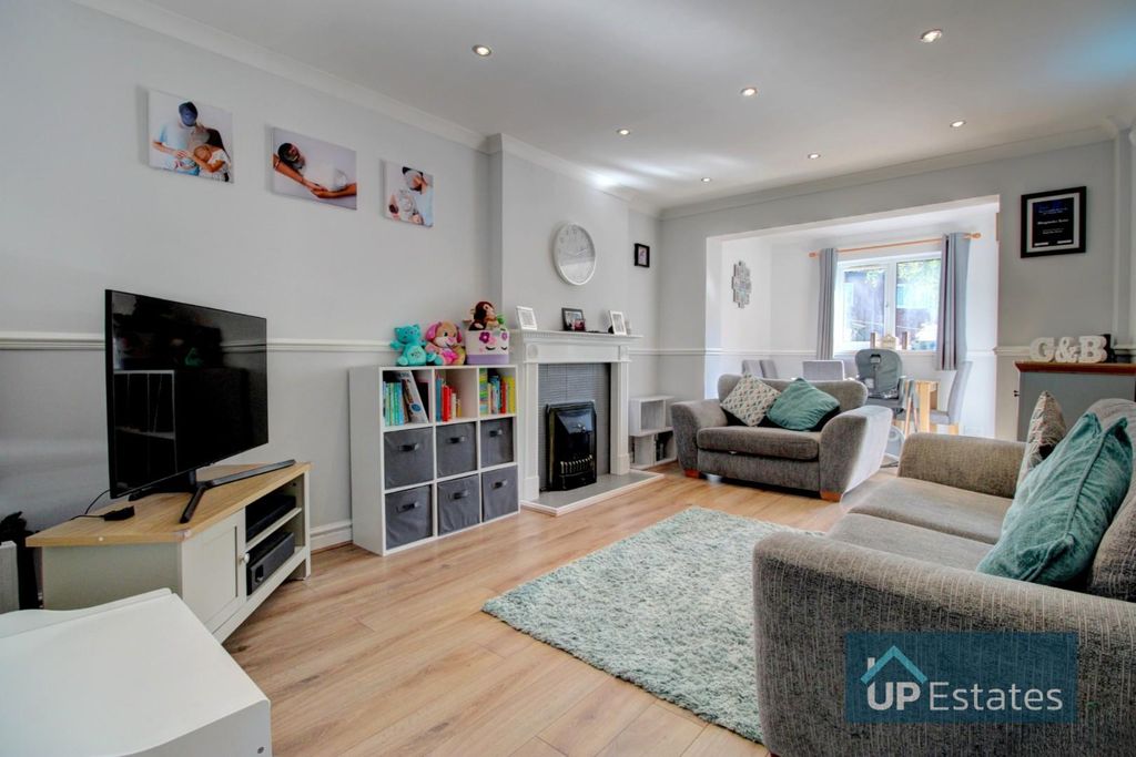 Property photo 2 of 20