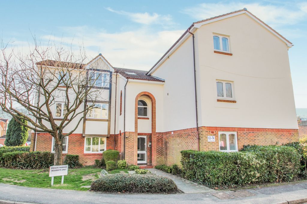 Property photo 1 of 7 1 Bed Flat For Sale Maunsell Park, Crawley Rh10