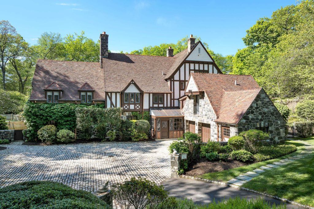 Property photo 1 of 31