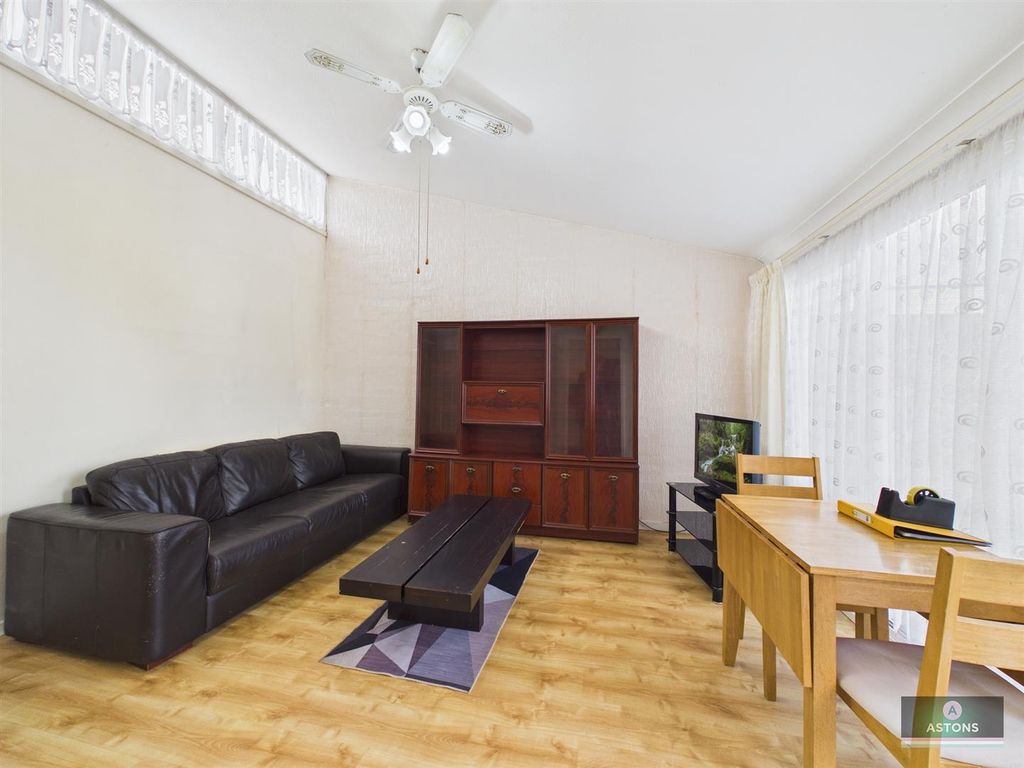 Property photo 3 of 11 Living Room