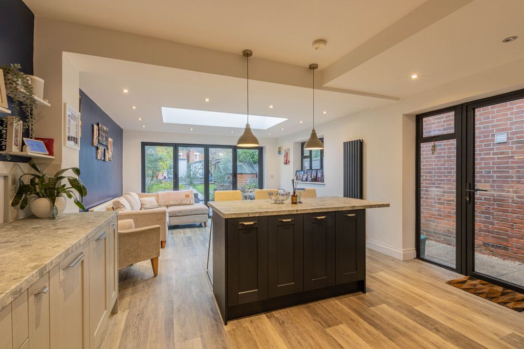 Property photo 3 of 33