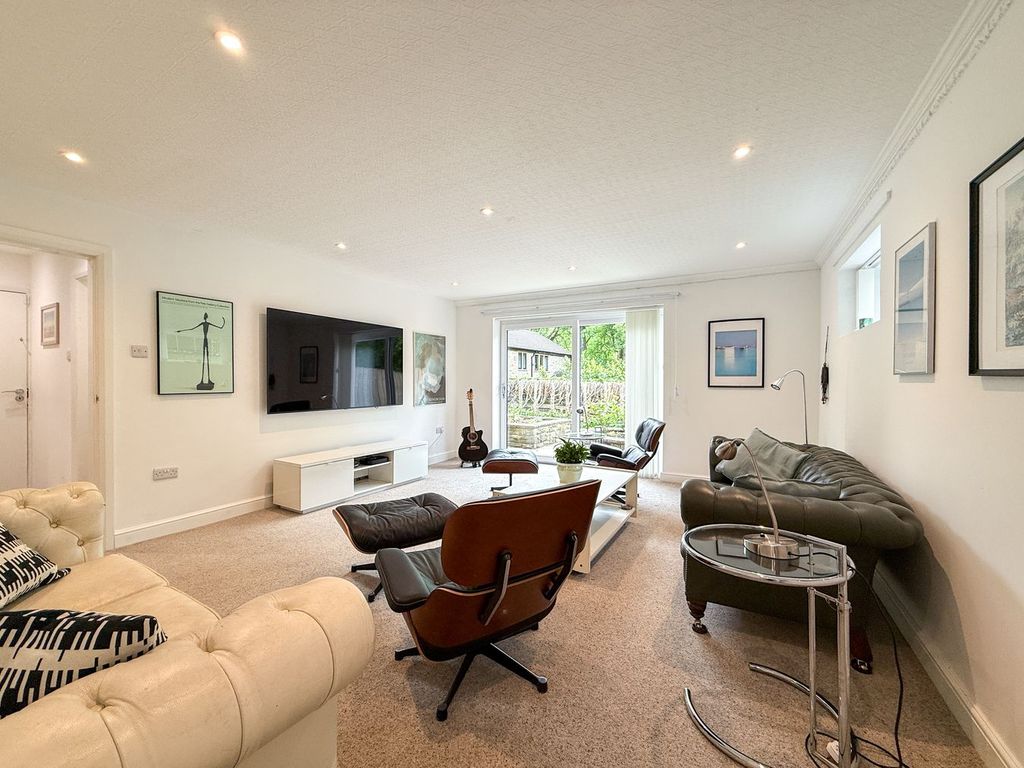 Property photo 2 of 34