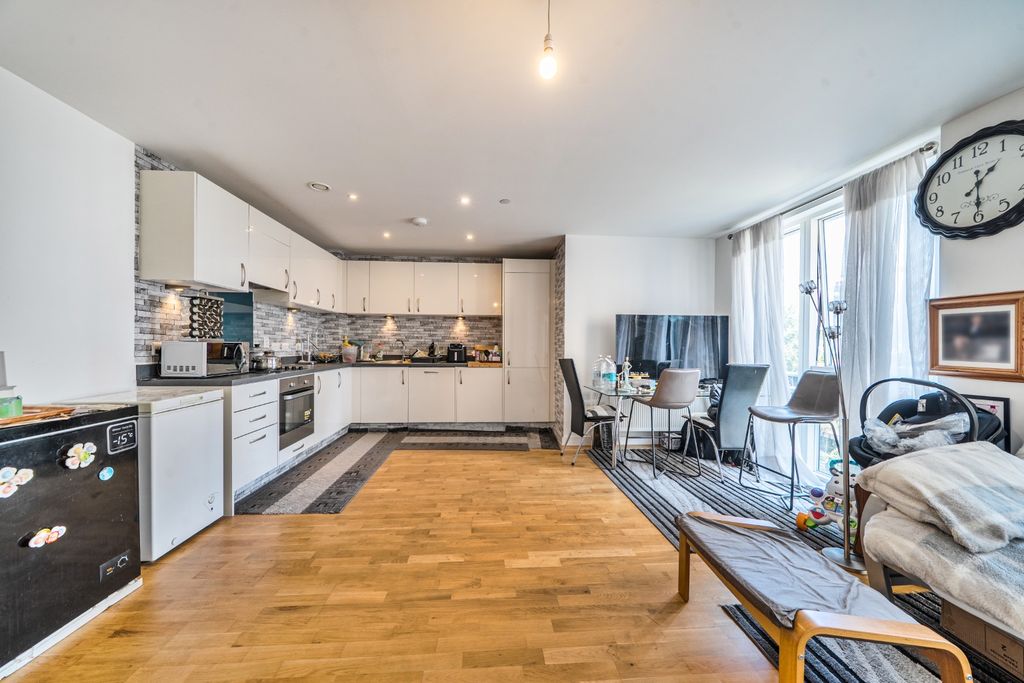 Property photo 1 of 8 5215390