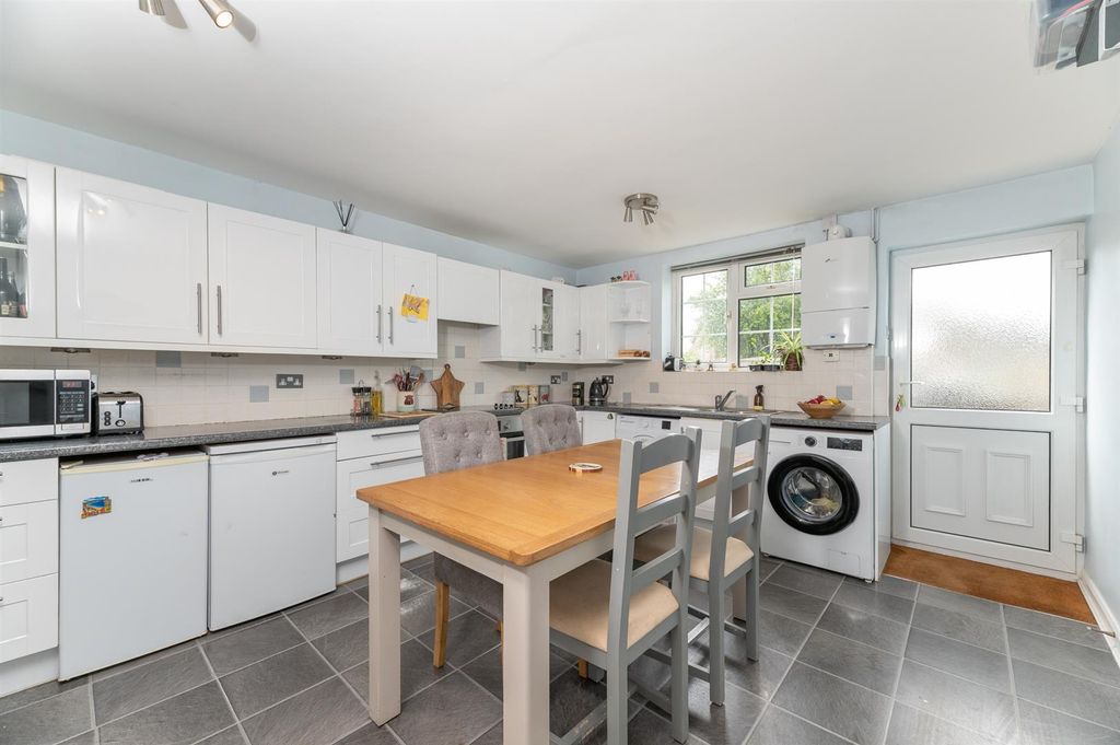 Property photo 3 of 19 Dining Kitchen