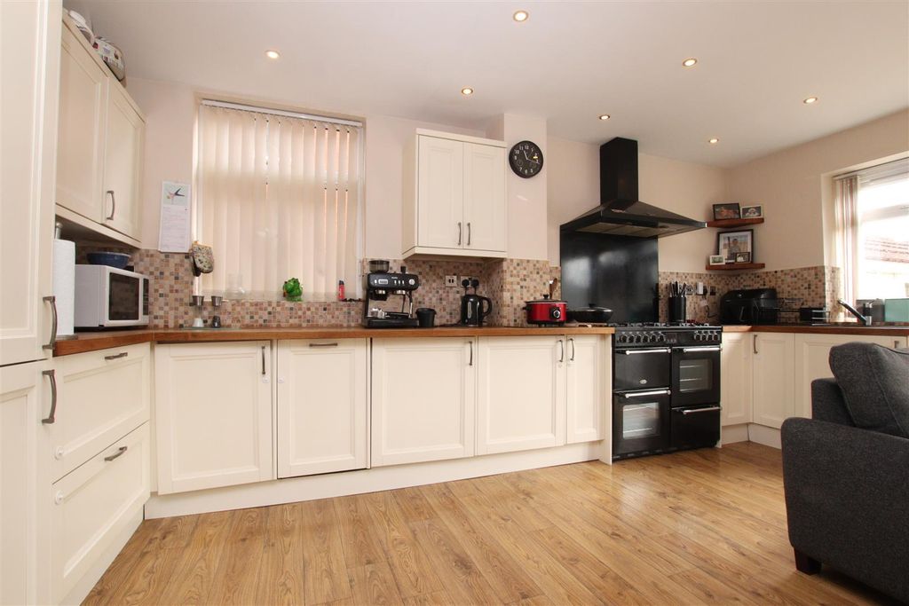 Property photo 3 of 14 Kitchen.Jpg