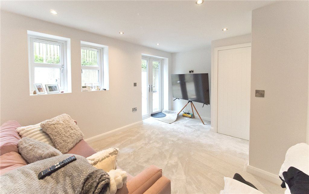 Property photo 2 of 18 Picture No. 01