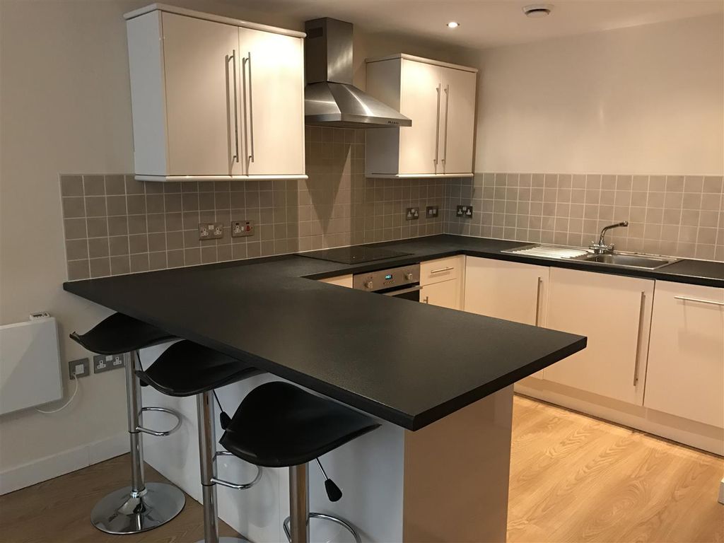Property photo 2 of 7 Kitchen