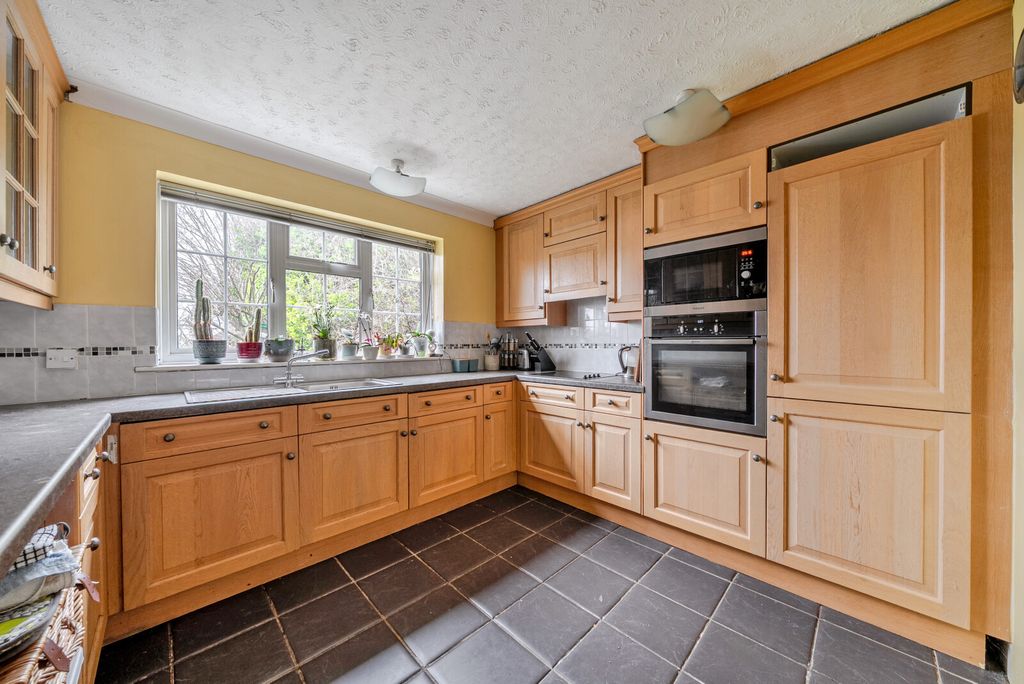 Property photo 3 of 16 Kitchen