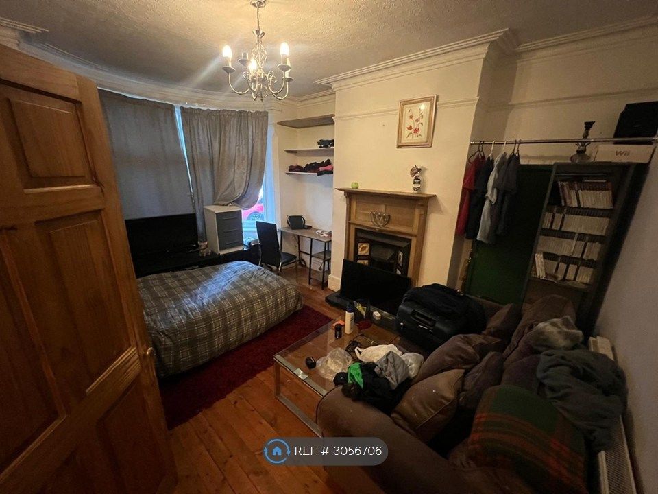 Property photo 3 of 11 Bedroom 1
