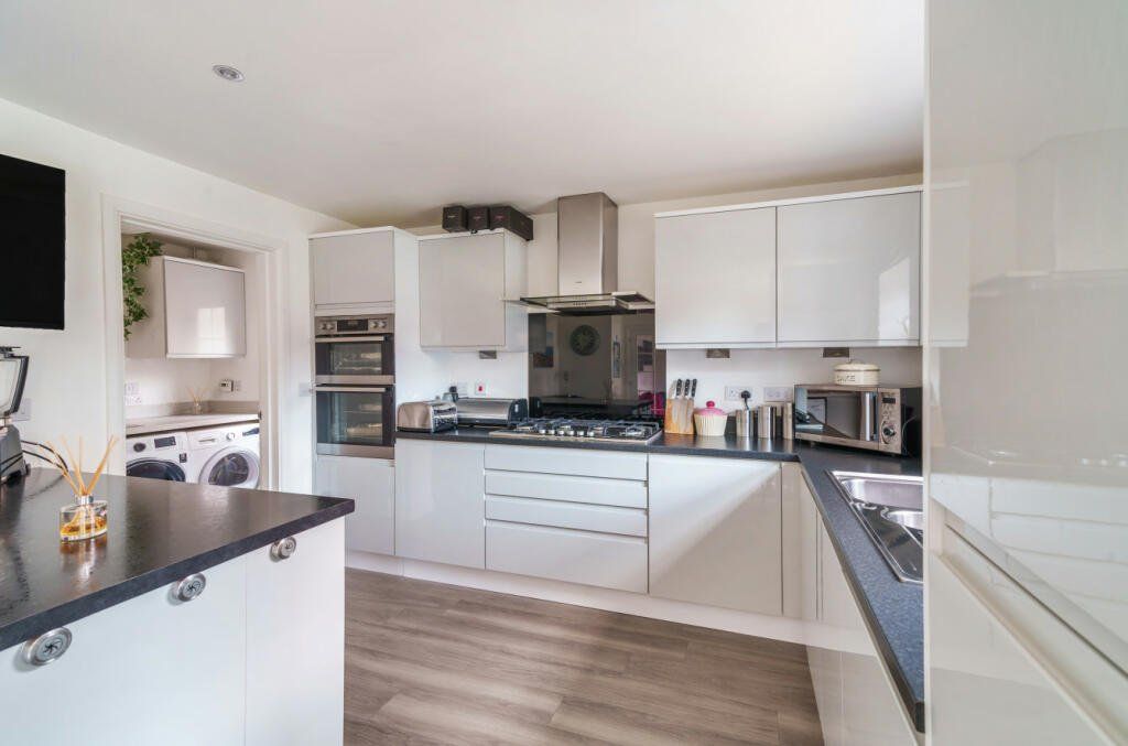 Property photo 2 of 19 Kitchen