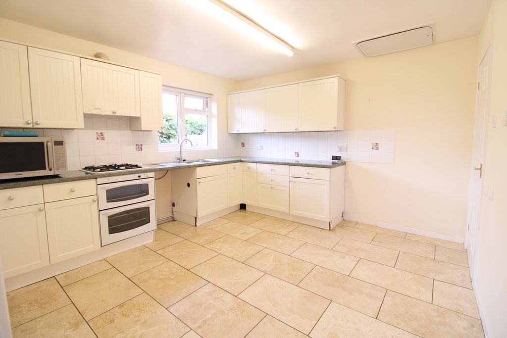 Property photo 2 of 8 Picture No. 10