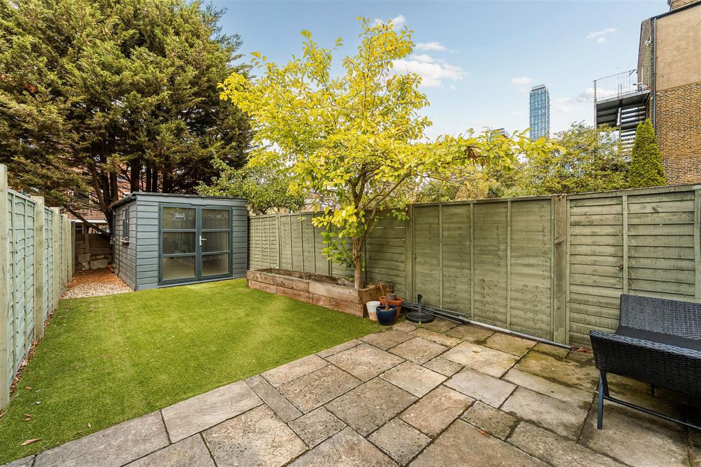 Property photo 2 of 14 14 York Road-7.Jpg