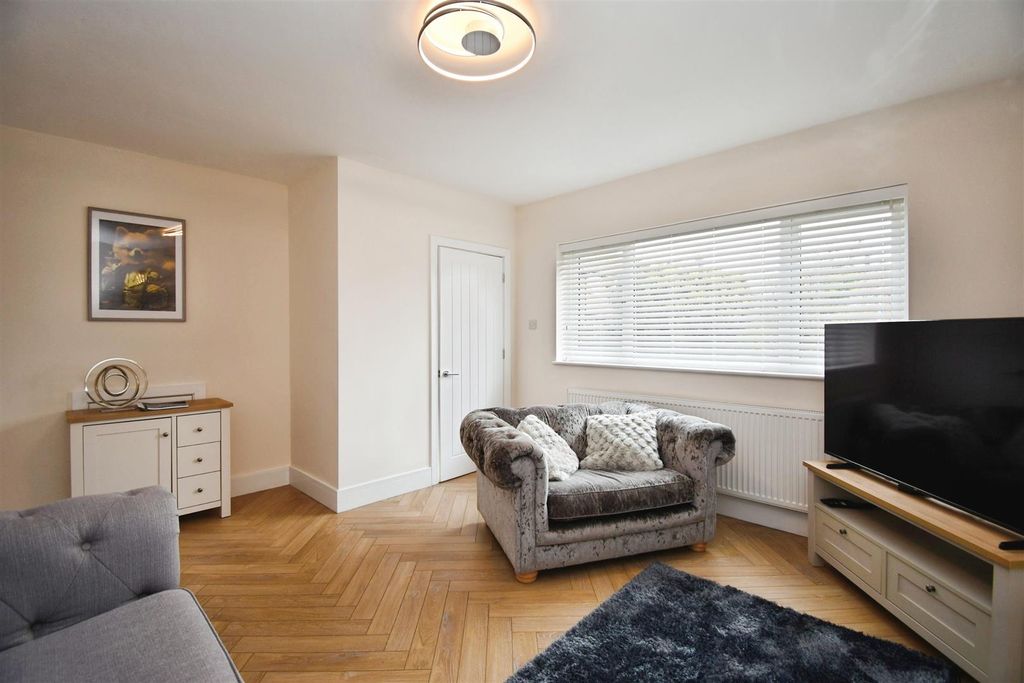 Property photo 2 of 18 2Beee742-U 20 2812 29.Jpg