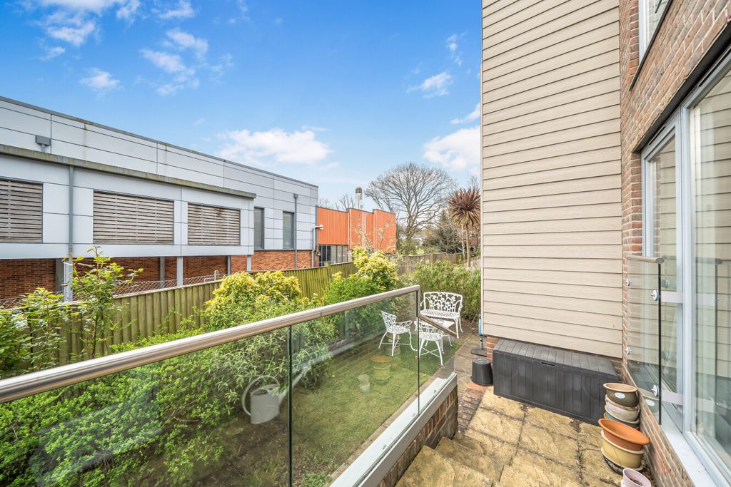 Property photo 2 of 14 1438957-19-69ce4B...