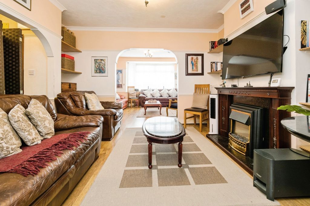 Property photo 2 of 19 Pbox-Img.Jpg