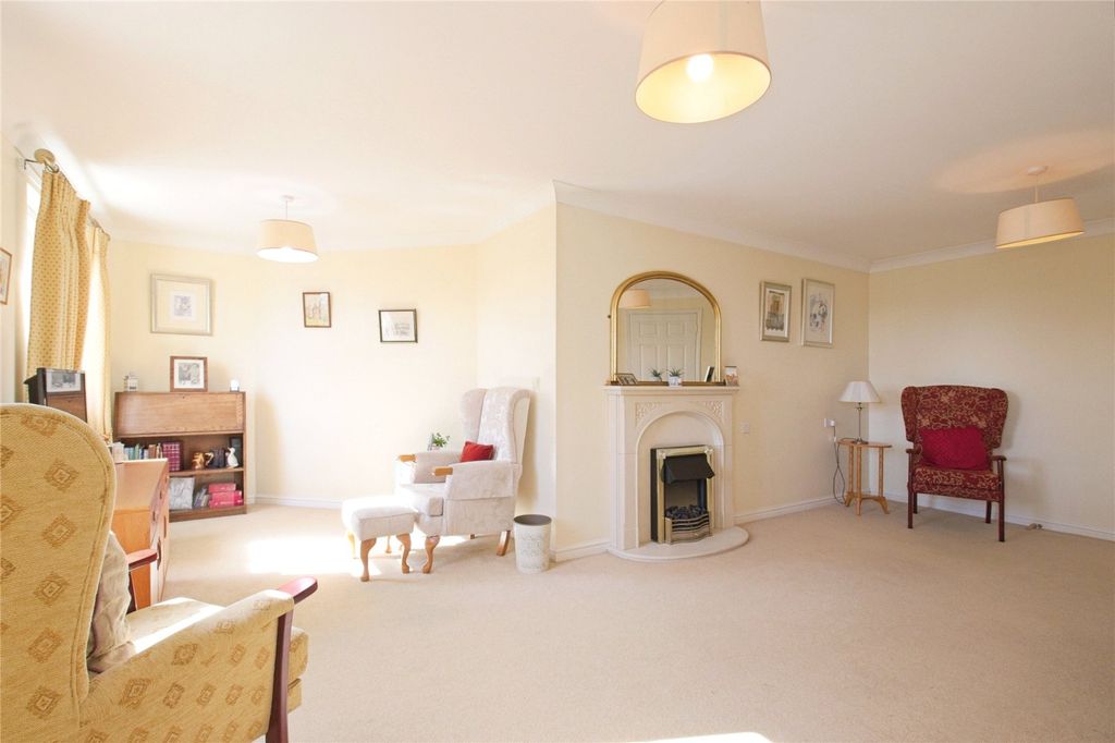 Property photo 2 of 11 Lounge