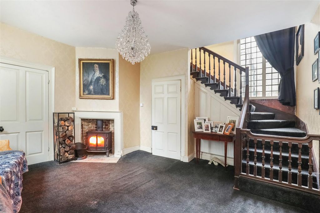 Property photo 3 of 24 Ph38_6398534.Jpg