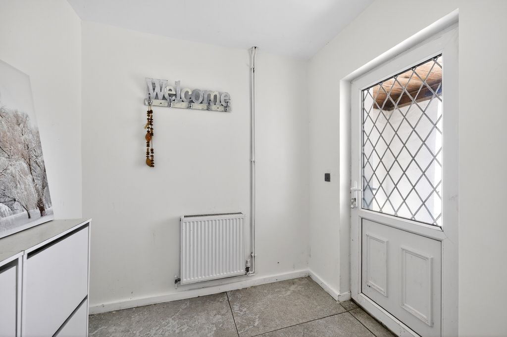 Property photo 2 of 19 Front Reception