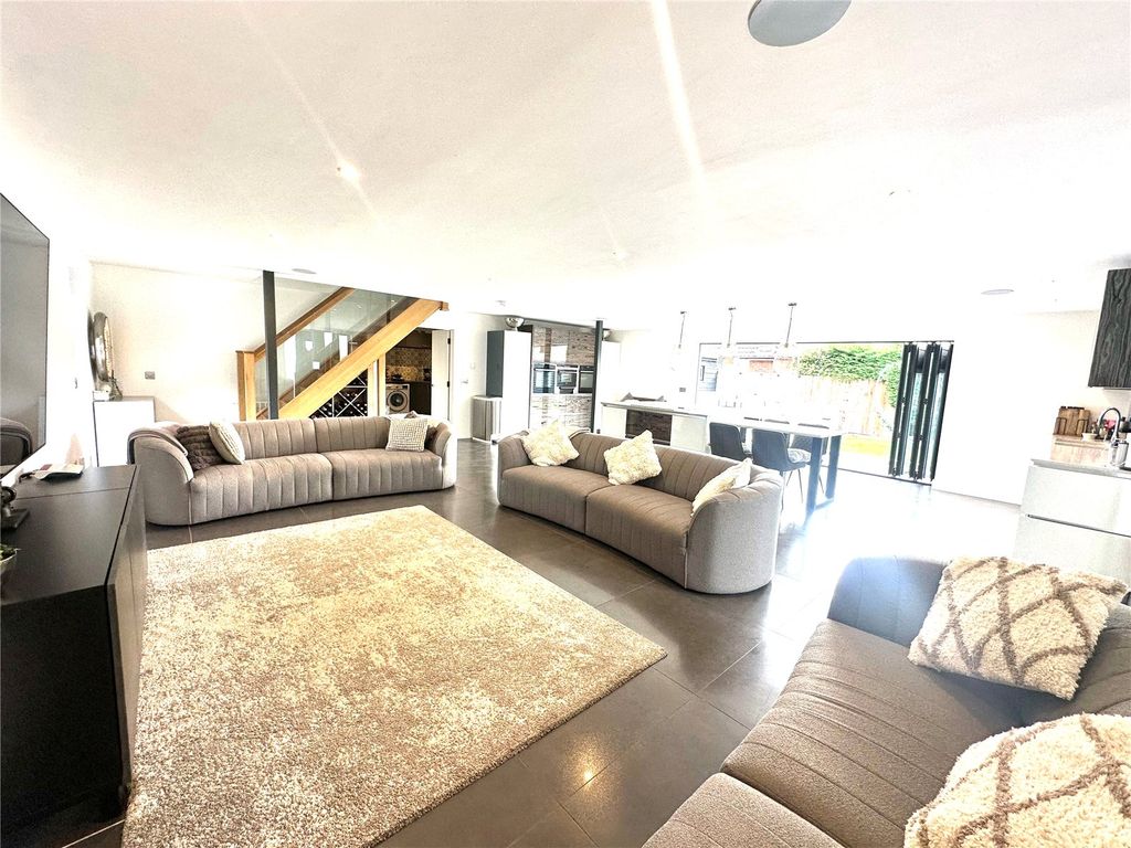 Property photo 3 of 19 Picture No. 13