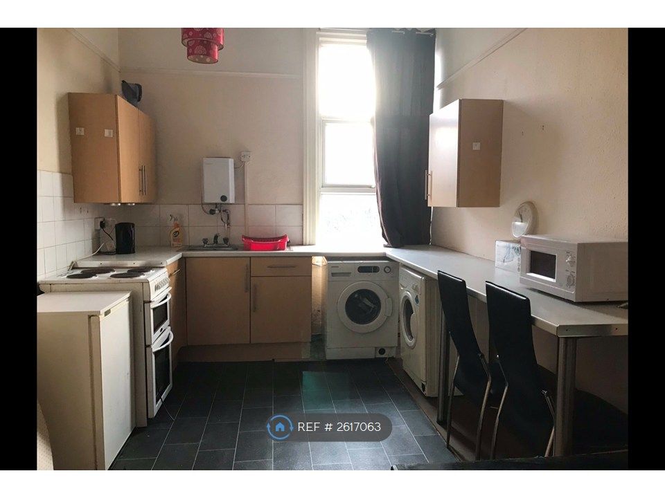 Property photo 3 of 5 Kitchen