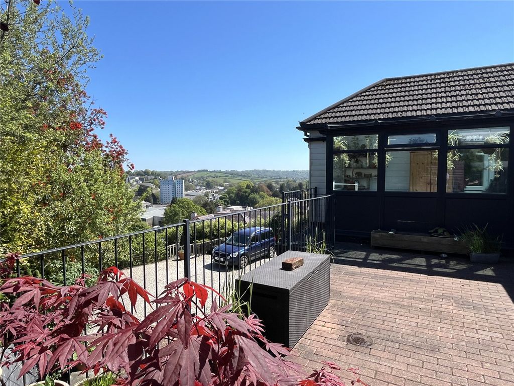 Property photo 2 of 16 Picture No. 32
