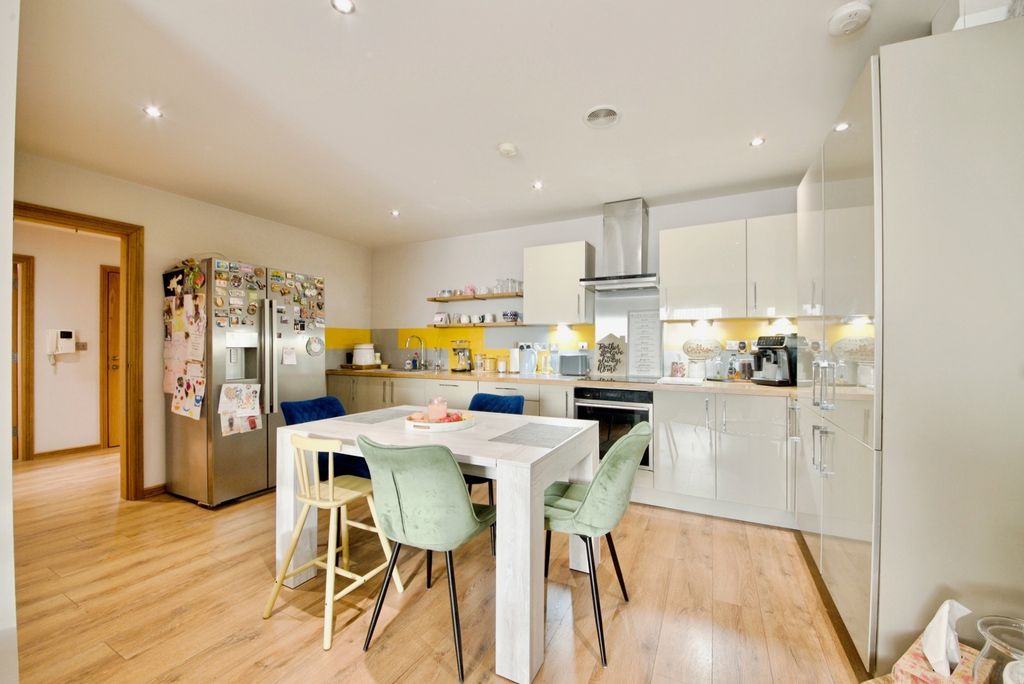 Property photo 1 of 11 Pbox-Img.Jpg