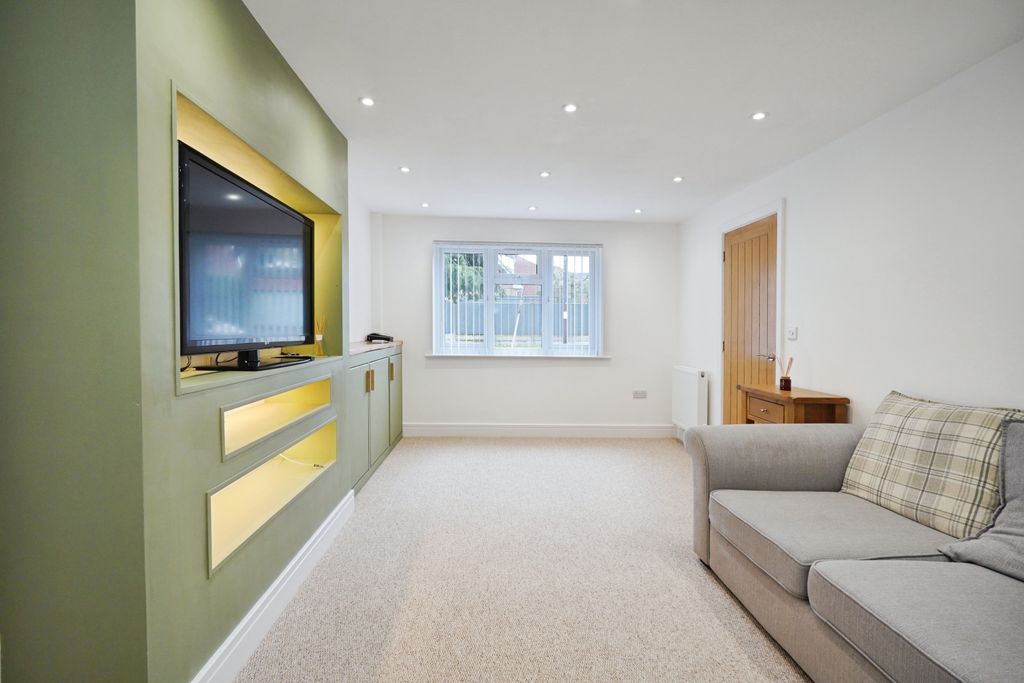 Property photo 2 of 25 Lounge