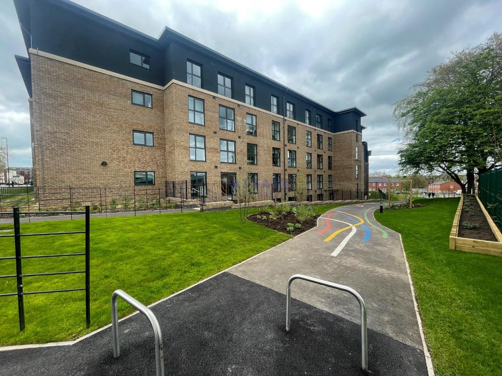 Property photo 1 of 9 Path Next To Building.Jpg