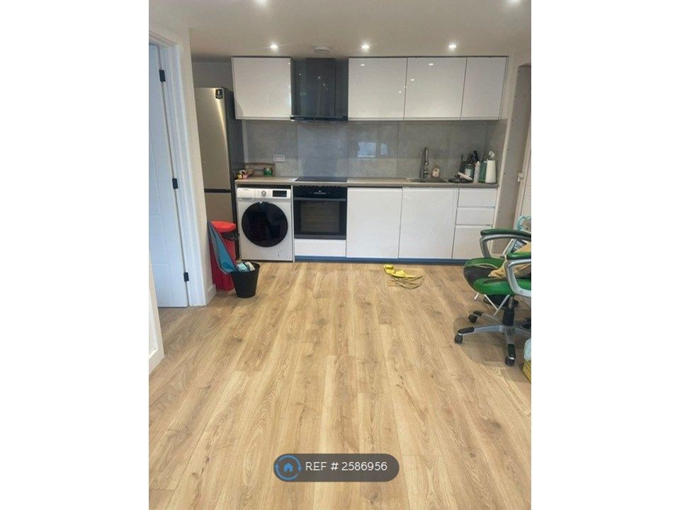Property photo 3 of 5 Kitchen