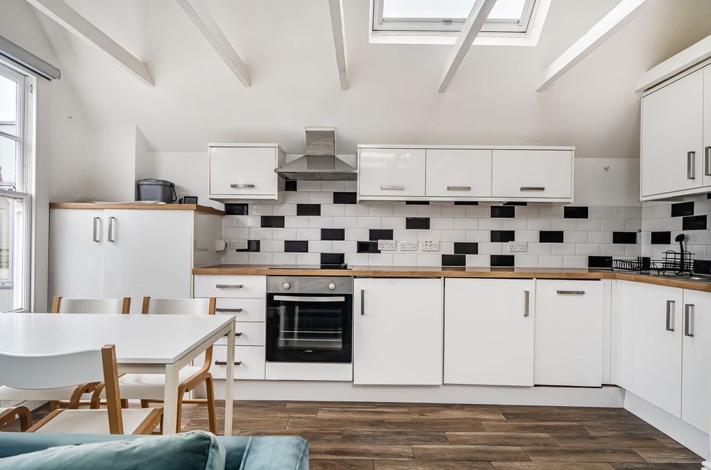 Property photo 2 of 12 1397142-14-696E03...