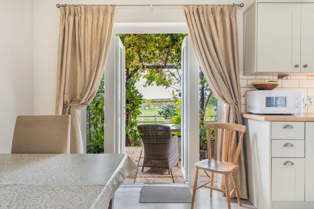 Property photo 3 of 20