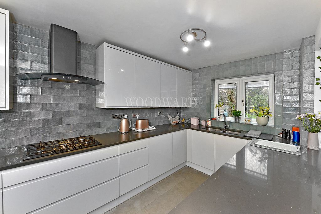 Property photo 2 of 22 Kitchen/Dining Room