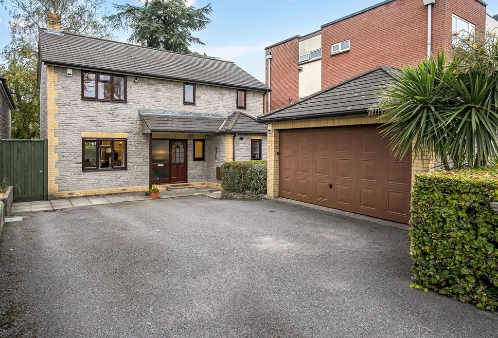 Property photo 1 of 24 1364362-1-68ee7E2...