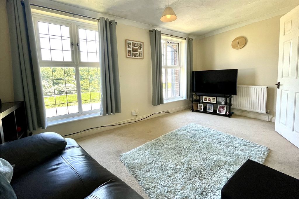 Property photo 2 of 9 Picture No. 11