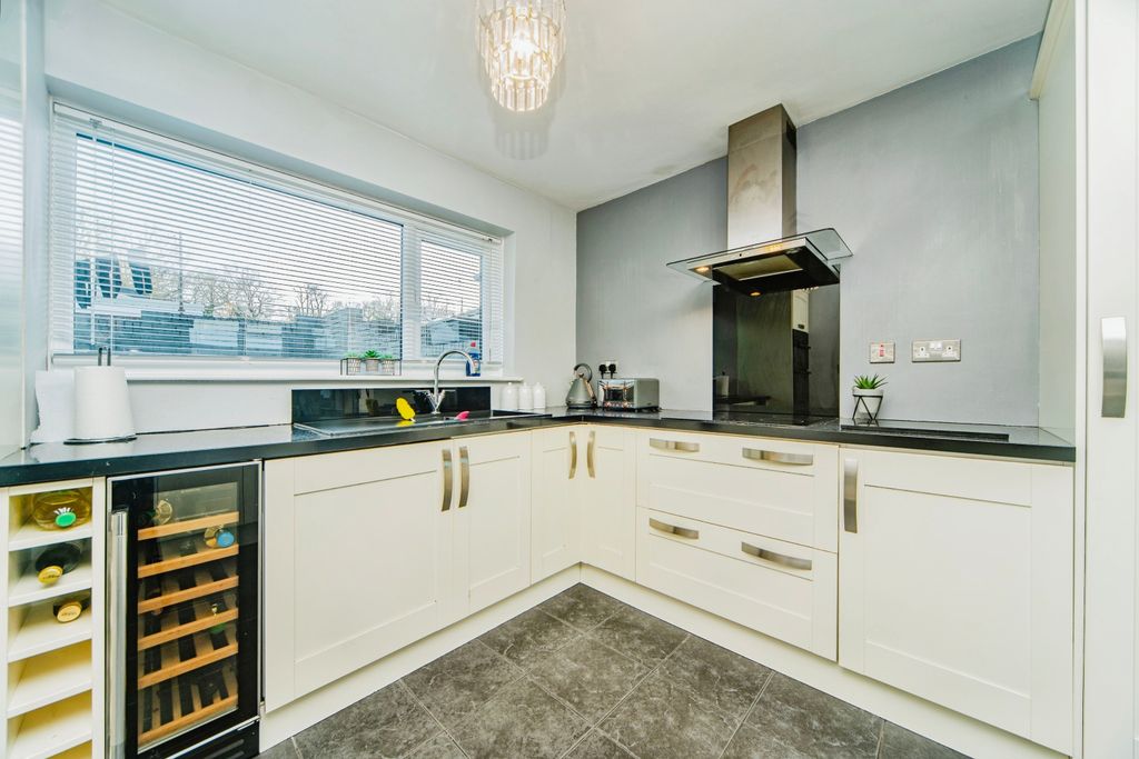 Property photo 3 of 15 Kitchen