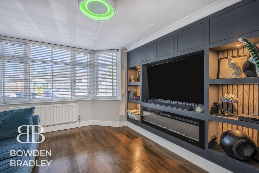 Property photo 2 of 25