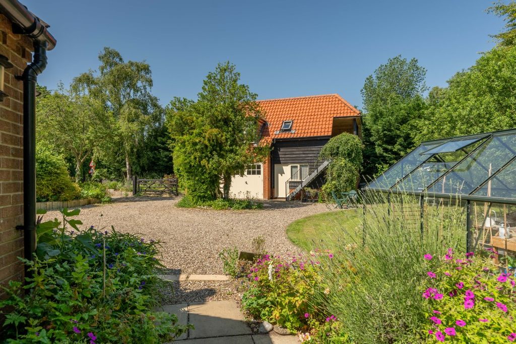 Property photo 3 of 43