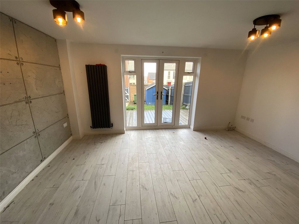 Property photo 3 of 16 Picture No. 18