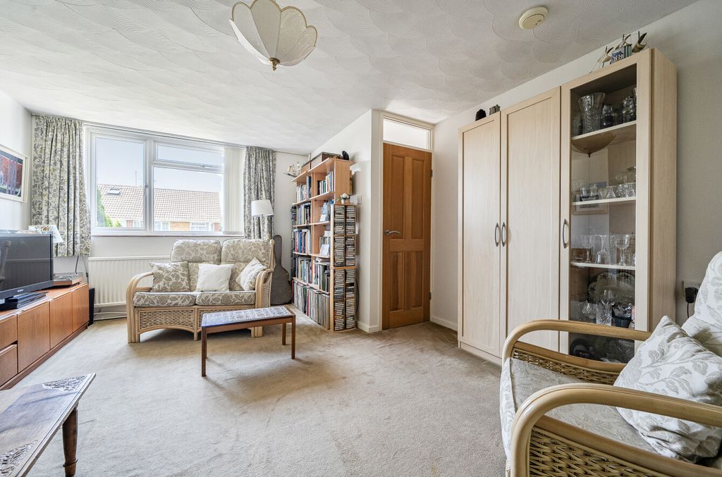 Property photo 3 of 15 1465920-10-6A16d3...